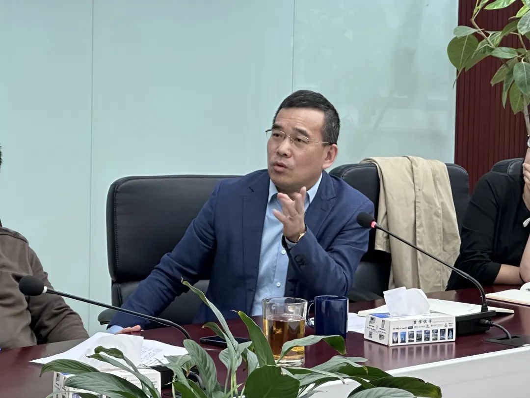 1697161452168426379A.jpg 640 (7).jpg